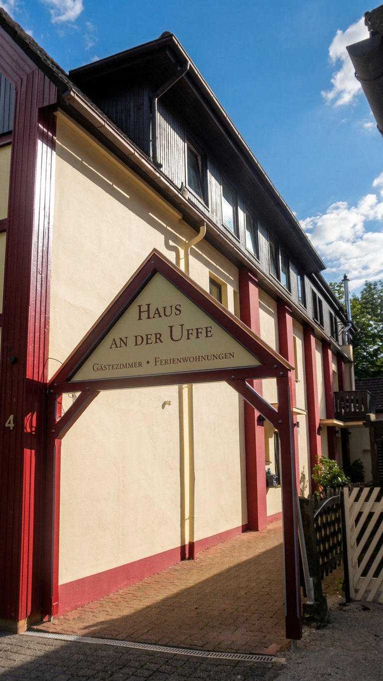 OPTIMIERT_2014-07-12, Haus an der Uffe, nach Fassade nun Eingang fertig, a