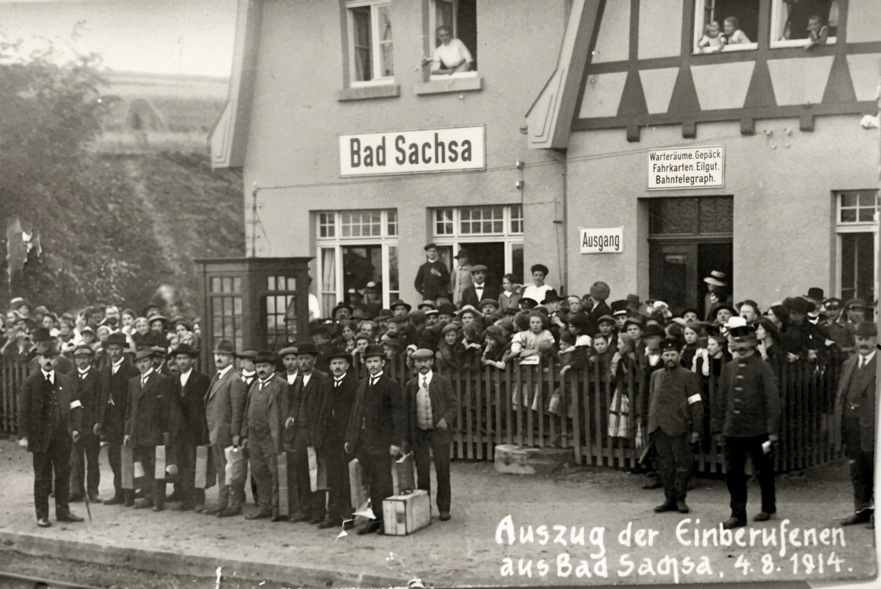 OPTIMIERT_1914, BA 02 am Bahnhof 1914