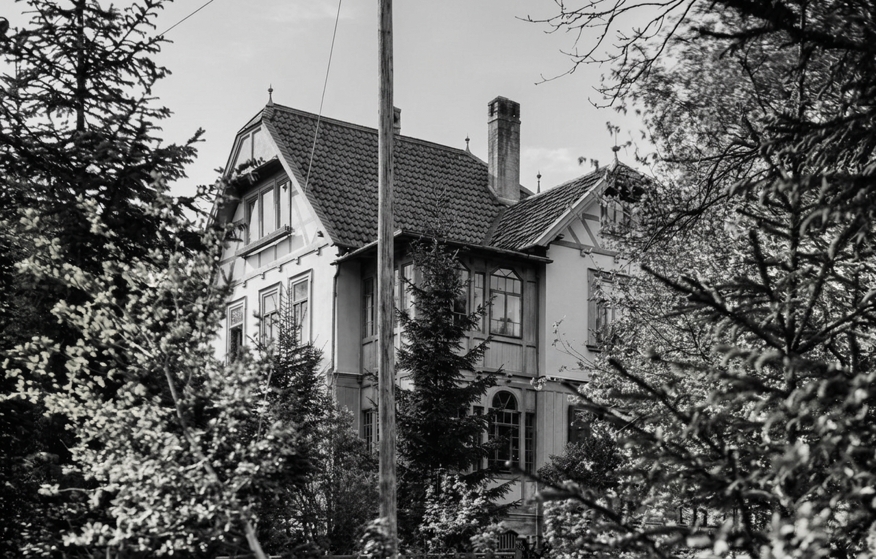 OPTIMIERT_1926_BadSachsa. (3 Fenster im Giebel)
