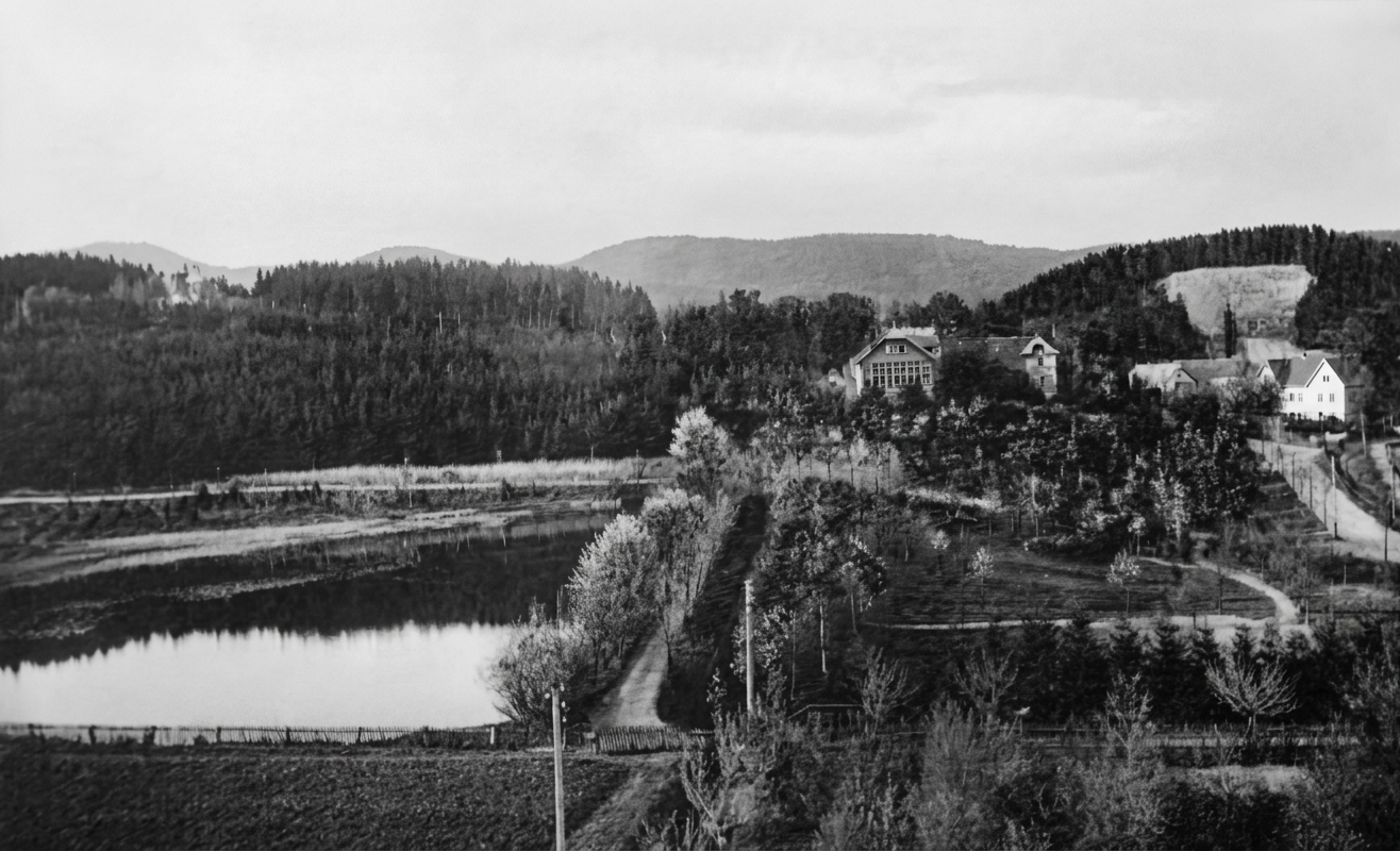 OPTIMIERT_1900, 1909-09-06, Dr. Härtels Pädagogium mit Blick auf Pferdeteich + Forstmeister Baer-Platz, Monika Bauer, 2.1.2023